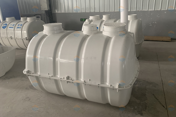 在對玻璃鋼模壓化糞池施工的過(guò)程中要注意些什么